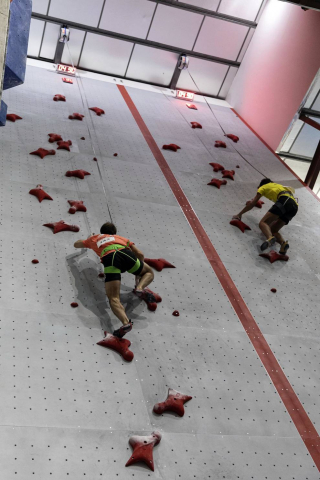 Fotos de las pruebas de velocidad en la disputa del Campeonato de España de Escalada que se celebra en Rocópolis