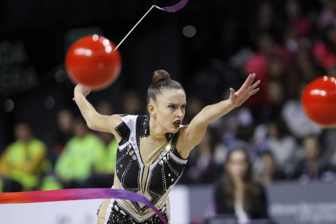 Las gimnastas se juegan en apenas dos minutos y medio el trabajo de varios meses de preparación previa y de más de dos horas          de calentamiento el día de competición