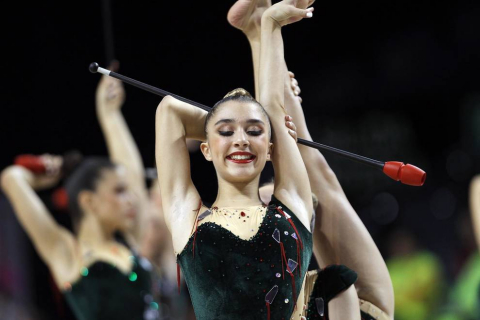 Las gimnastas se juegan en apenas dos minutos y medio el trabajo de varios meses de preparación previa y de más de dos horas          de calentamiento el día de competición