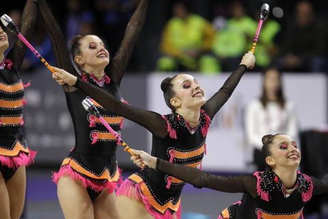 Las gimnastas se juegan en apenas dos minutos y medio el trabajo de varios meses de preparación previa y de más de dos horas          de calentamiento el día de competición