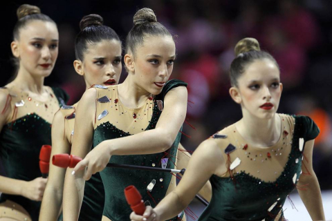 Las gimnastas se juegan en apenas dos minutos y medio el trabajo de varios meses de preparación previa y de más de dos horas          de calentamiento el día de competición