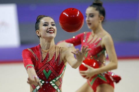 Las gimnastas se juegan en apenas dos minutos y medio el trabajo de varios meses de preparación previa y de más de dos horas          de calentamiento el día de competición