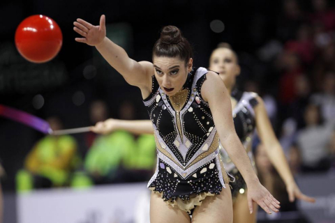 Las gimnastas se juegan en apenas dos minutos y medio el trabajo de varios meses de preparación previa y de más de dos horas          de calentamiento el día de competición