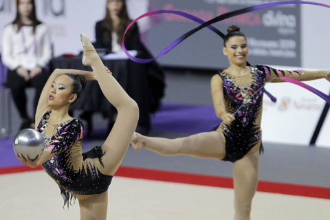 Las gimnastas se juegan en apenas dos minutos y medio el trabajo de varios meses de preparación previa y de más de dos horas          de calentamiento el día de competición
