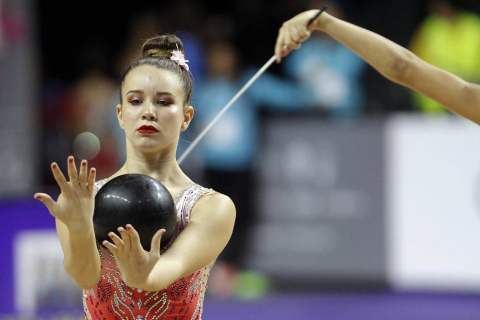 Las gimnastas se juegan en apenas dos minutos y medio el trabajo de varios meses de preparación previa y de más de dos horas          de calentamiento el día de competición
