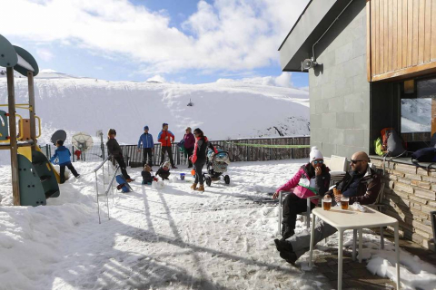 Fotos del inicio de la temporada de esquí en la estación de Larra-Belagua