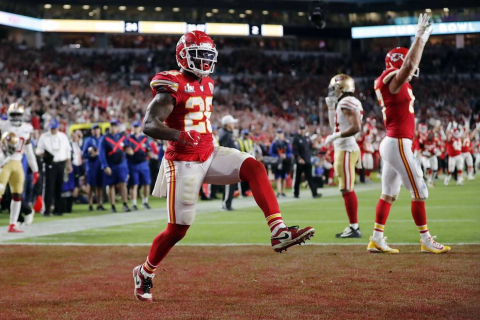 Imágenes del espectacular encuentro entre los Chiefs de Kansas City y los 49ers de San Francisco en el partido disputado en el Hard Rock Stadium de Miami.