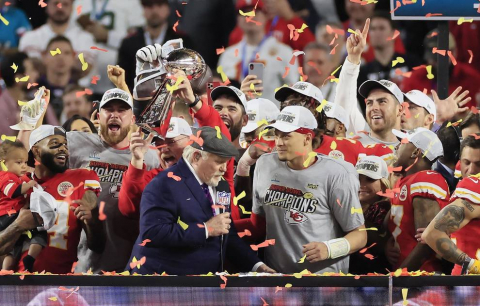Imágenes del espectacular encuentro entre los Chiefs de Kansas City y los 49ers de San Francisco en el partido disputado en el Hard Rock Stadium de Miami.