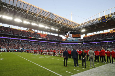 Imágenes del espectacular encuentro entre los Chiefs de Kansas City y los 49ers de San Francisco en el partido disputado en el Hard Rock Stadium de Miami.