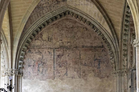Imágenes de la visita guiada a la presentación de la finalización de las obras de restauración del claustro gótico de la Catedral de Pamplona.
