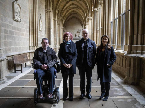 Imágenes de la visita guiada a la presentación de la finalización de las obras de restauración del claustro gótico de la Catedral de Pamplona.