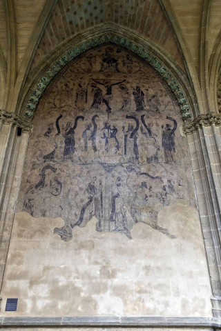Imágenes de la visita guiada a la presentación de la finalización de las obras de restauración del claustro gótico de la Catedral de Pamplona.