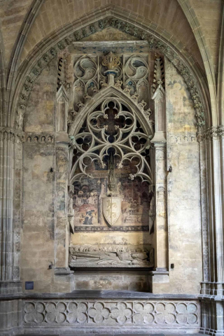 Imágenes de la visita guiada a la presentación de la finalización de las obras de restauración del claustro gótico de la Catedral de Pamplona.