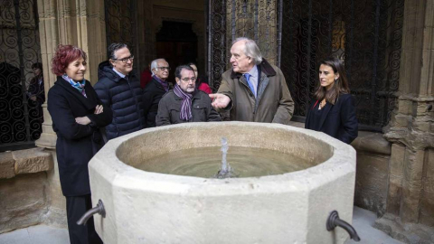 Imágenes de la visita guiada a la presentación de la finalización de las obras de restauración del claustro gótico de la Catedral de Pamplona.