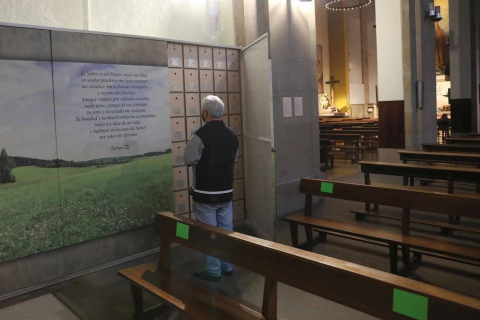 Al menos seis iglesias de Pamplona y la catedral han habilitado espacios para depositar cenizas de difuntos