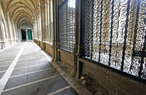 Al menos seis iglesias de Pamplona y la catedral han habilitado espacios para depositar cenizas de difuntos
