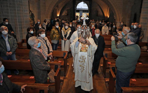 Segundo Lunes de Pascua y el Ángel de Aralar recaló en Pamplona tras el paréntesis del año pasado por la amenaza de la pandemia. Suspendido el ritual en la Taconera, se fundió en un abrazo con el 'Angelico' de la Meca en San Nicolás