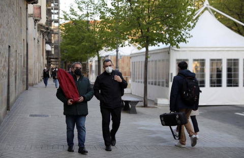 Segundo Lunes de Pascua y el Ángel de Aralar recaló en Pamplona tras el paréntesis del año pasado por la amenaza de la pandemia. Suspendido el ritual en la Taconera, se fundió en un abrazo con el 'Angelico' de la Meca en San Nicolás