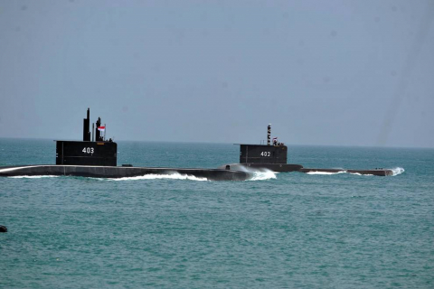 Los reyes han presidido este jueves la puesta a flote del nuevo submarino de la Armada, el S-81 Isaac Peral, en los astilleros de Navantia en Cartagena, en la que han estado acompañados por sus hijas, Leonor, princesa de Asturias y madrina del bautizo del sumergible, y la infanta Sofía.