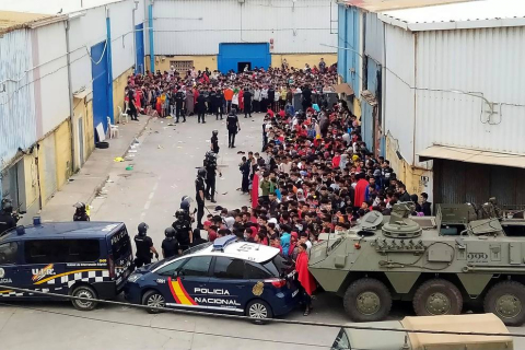 Más de 5.000 inmigrantes entran a nado en Ceuta ante la pasividad de Marruecos