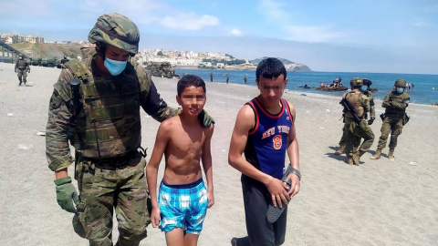 Más de 5.000 inmigrantes entran a nado en Ceuta ante la pasividad de Marruecos