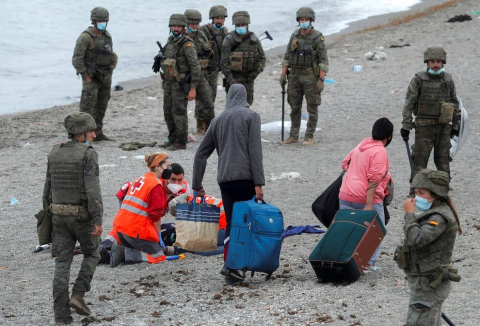 Más de 5.000 inmigrantes entran a nado en Ceuta ante la pasividad de Marruecos