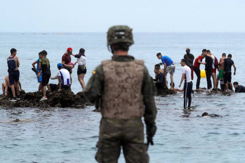 Más de 5.000 inmigrantes entran a nado en Ceuta ante la pasividad de Marruecos