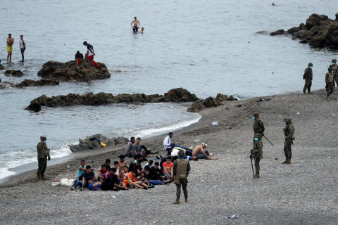Más de 5.000 inmigrantes entran a nado en Ceuta ante la pasividad de Marruecos