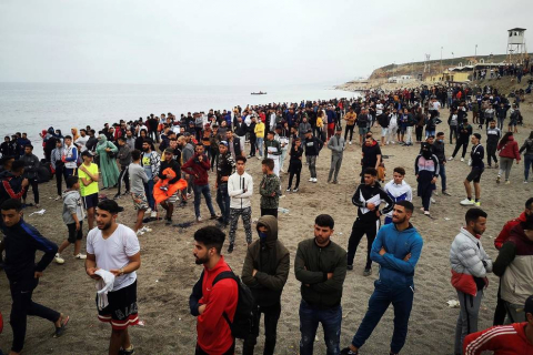 Más de 5.000 inmigrantes entran a nado en Ceuta ante la pasividad de Marruecos