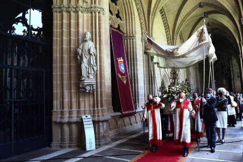 Galería de fotos de la celebración del Corpus Christi, este año sin procesiones en las calles