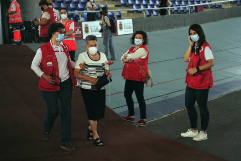 Las autoridades y familiares rindieron un sentido homenaje a los vecinos fallecidos desde el inicio de la pandemia.