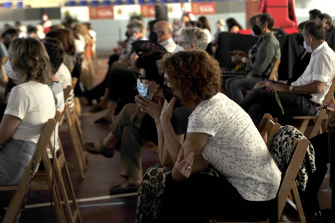 Las autoridades y familiares rindieron un sentido homenaje a los vecinos fallecidos desde el inicio de la pandemia.