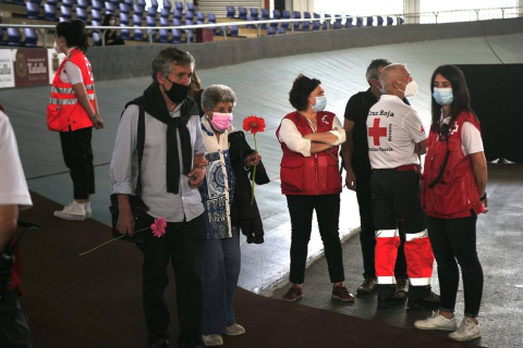 Las autoridades y familiares rindieron un sentido homenaje a los vecinos fallecidos desde el inicio de la pandemia.