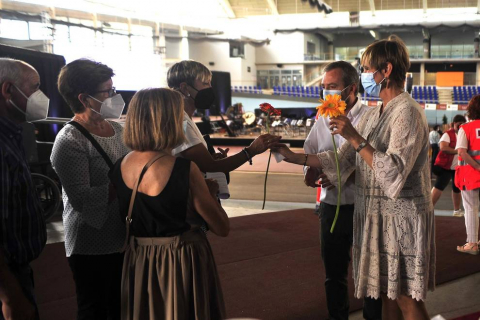 Las autoridades y familiares rindieron un sentido homenaje a los vecinos fallecidos desde el inicio de la pandemia.