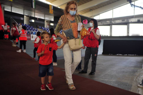 Las autoridades y familiares rindieron un sentido homenaje a los vecinos fallecidos desde el inicio de la pandemia.