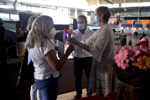 Las autoridades y familiares rindieron un sentido homenaje a los vecinos fallecidos desde el inicio de la pandemia.