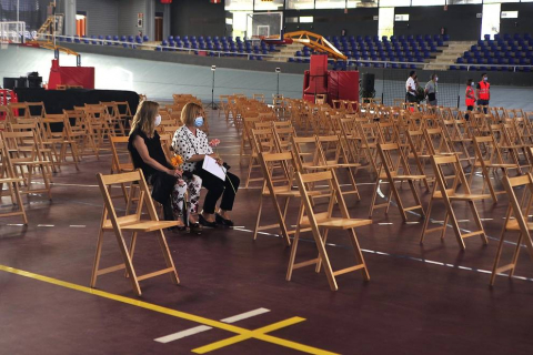 Las autoridades y familiares rindieron un sentido homenaje a los vecinos fallecidos desde el inicio de la pandemia.