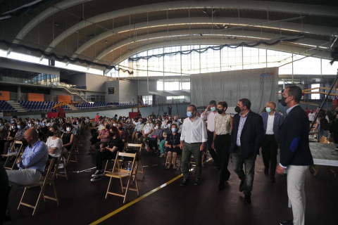Las autoridades y familiares rindieron un sentido homenaje a los vecinos fallecidos desde el inicio de la pandemia.