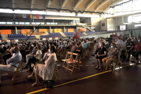 Las autoridades y familiares rindieron un sentido homenaje a los vecinos fallecidos desde el inicio de la pandemia.