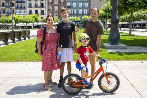 España se ha quitado la mascarilla (solo en exteriores) hace unas horas y la sensación general oscila entre el alivio y la euforia, pero los especialistas y la situación de otros países invitan más bien a la prudencia.