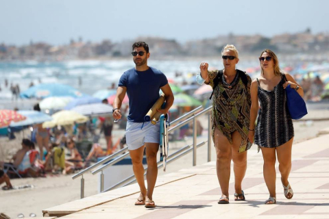 España se ha quitado la mascarilla (solo en exteriores) hace unas horas y la sensación general oscila entre el alivio y la euforia, pero los especialistas y la situación de otros países invitan más bien a la prudencia.