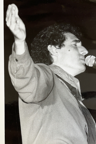 Miguel Ríos, en el escenario de la Plaza de Toros en 1982