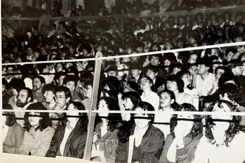 Miguel Ríos, en el escenario de la Plaza de Toros en 1982