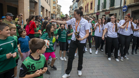 Recibimiento al Gurpea Beti Onak en Villava.