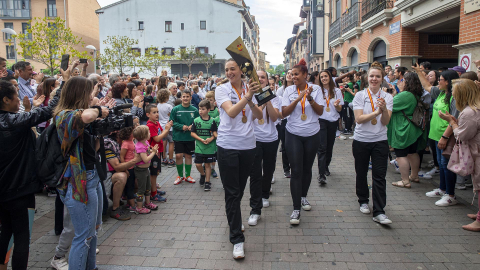 Recibimiento al Gurpea Beti Onak en Villava.