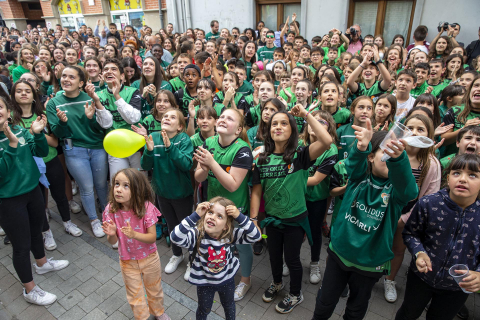 Recibimiento al Gurpea Beti Onak en Villava.