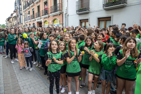 Recibimiento al Gurpea Beti Onak en Villava.
