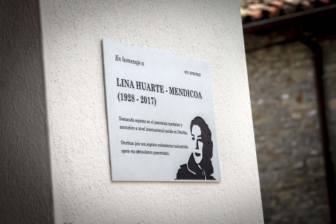 Homenaje a Lina Huarte-Mendicoa