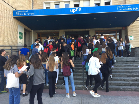 Fotos del comienzo de las pruebas de la Evaluación de Acceso a la Universidad (EvAU) en la UPNA.