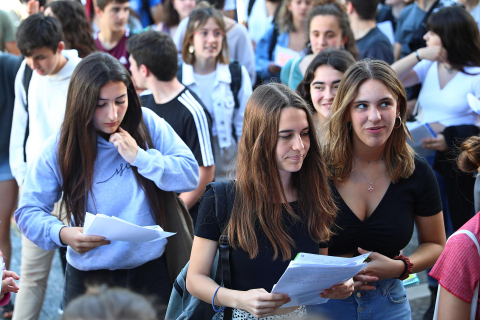 Fotos del comienzo de las pruebas de la Evaluación de Acceso a la Universidad (EvAU) en la UPNA.